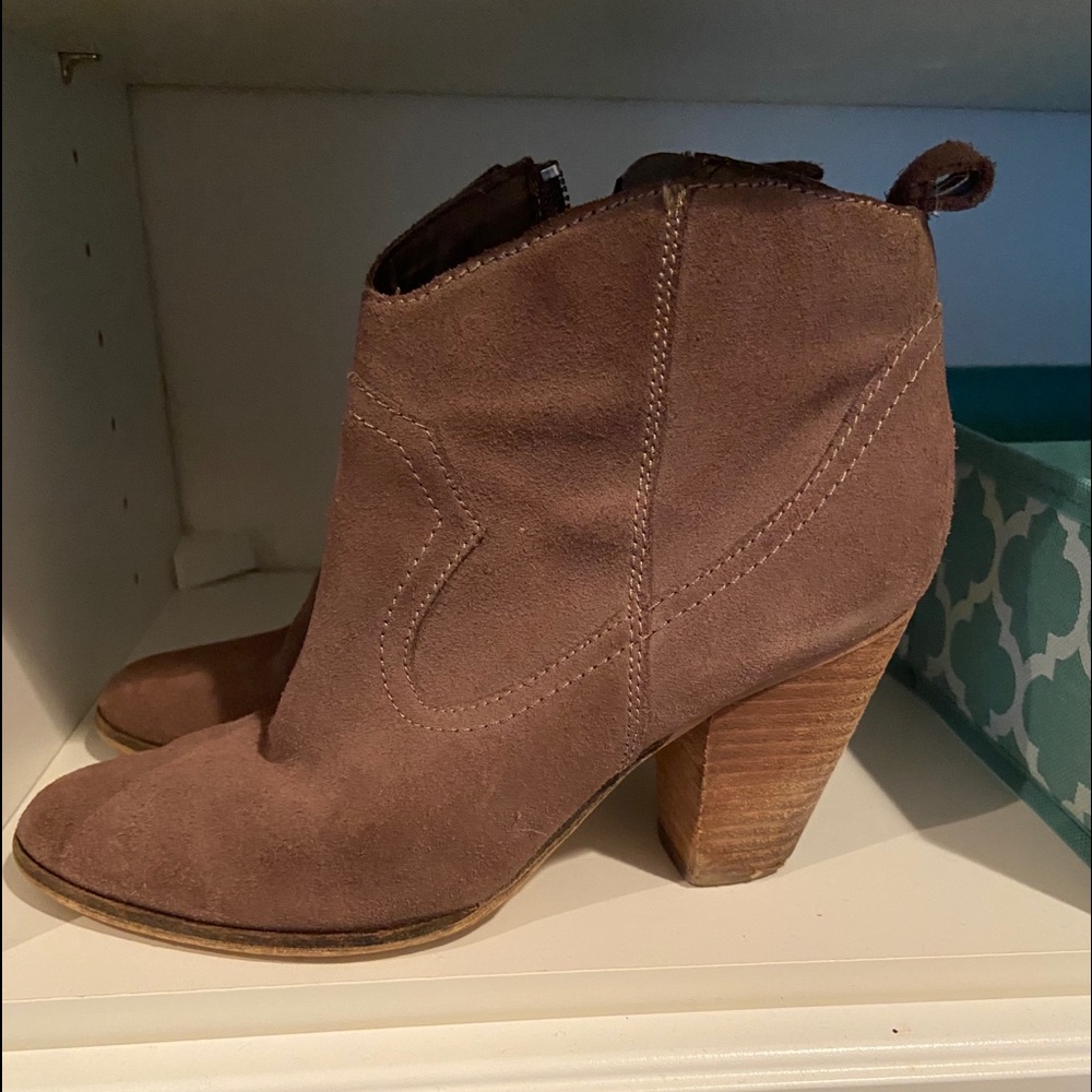Steve Madden sz 7.5 brown booties